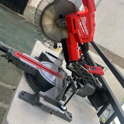 Milwaukee Fuel 10 Dual Bevel Compound Sliding Miter Saw