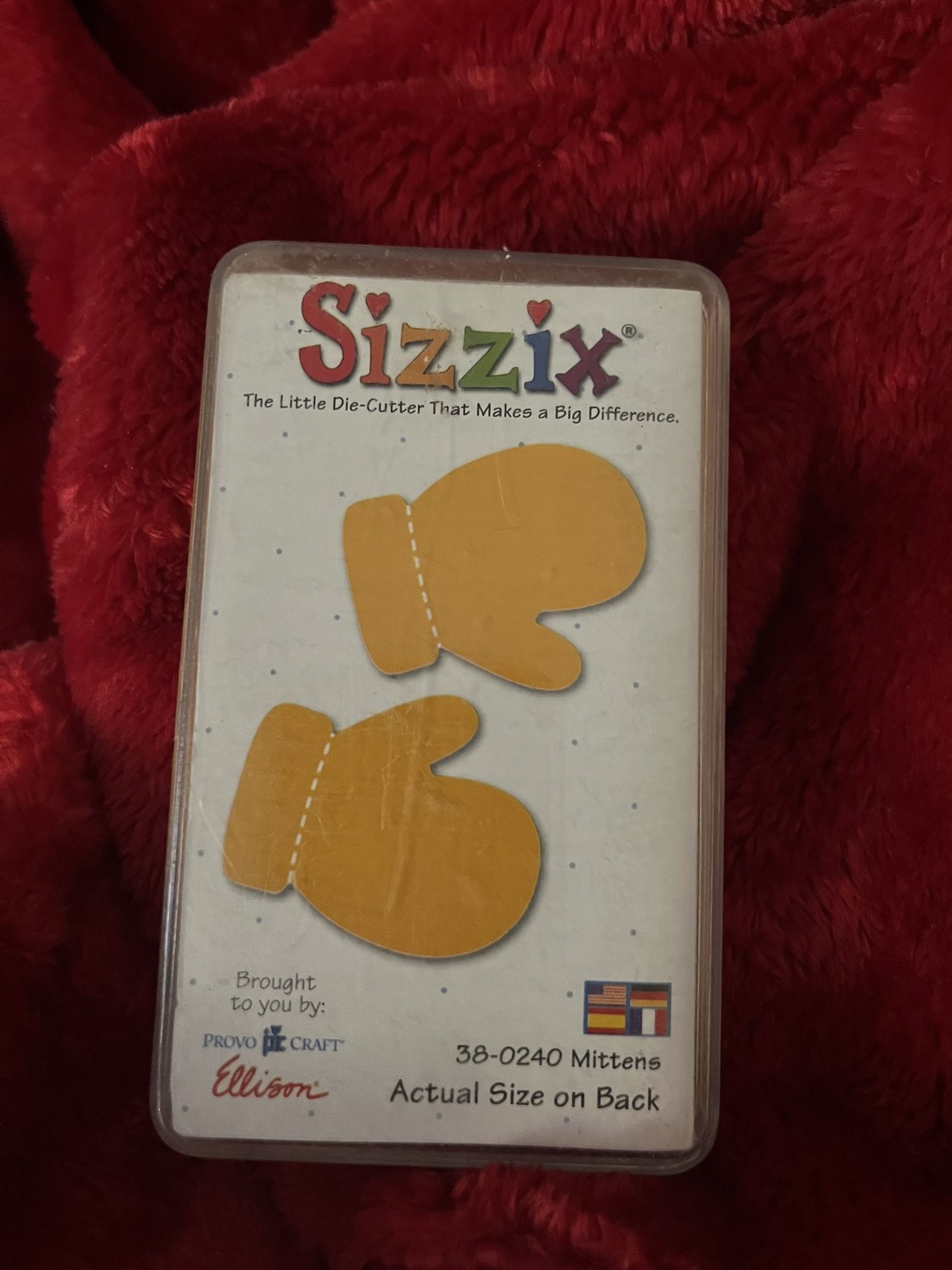 Sizzix Mittens Due