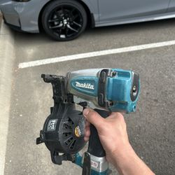 Coil Roofing Nailer Makita