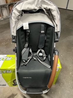 Like New UPPAbaby RumbleSeat V2 - Gregory (Adapters Included, Fits VISTA / V2)