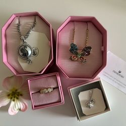 4 Piece Swarovski Jewelry Lot – Ring, Butterfly Necklace, Pendants– New With Original Boxes And Pink Bag✅ALL ITEMS IN THE PICTURE ARE INCLUDED✅