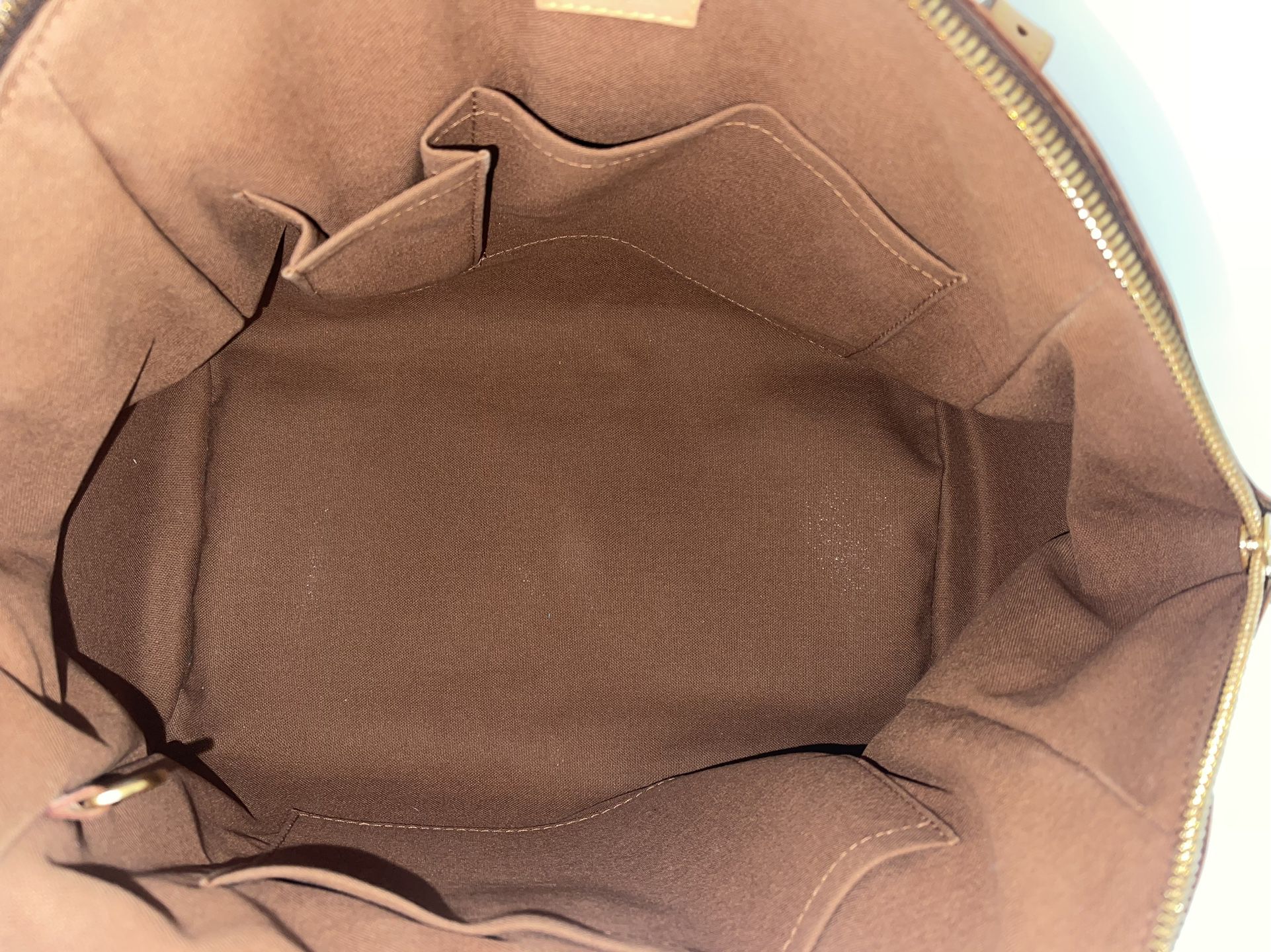 $ 2,000 OboLouis Vuitton LV Trivoli GM Hand Bag M40144 Monogram Brown for  Sale in Albuquerque, NM - OfferUp
