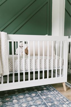 Delta Children Jordan 4 in 1 White Crib, great condition, mattress included