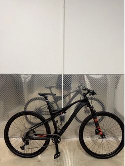 2022 Orbea Oiz M30 -size  Large   Full Carbon like new
