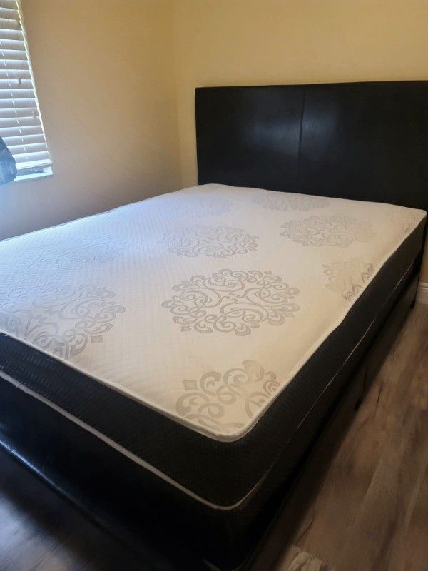NEW Queen MATTRESS and BOX SPRING. Bed frame not included👍