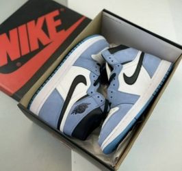 Jordan 1 Retro University Blue Size 6Y