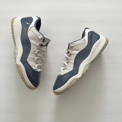 Air Jordan 11 Retro Low Diffused Blue size 3y