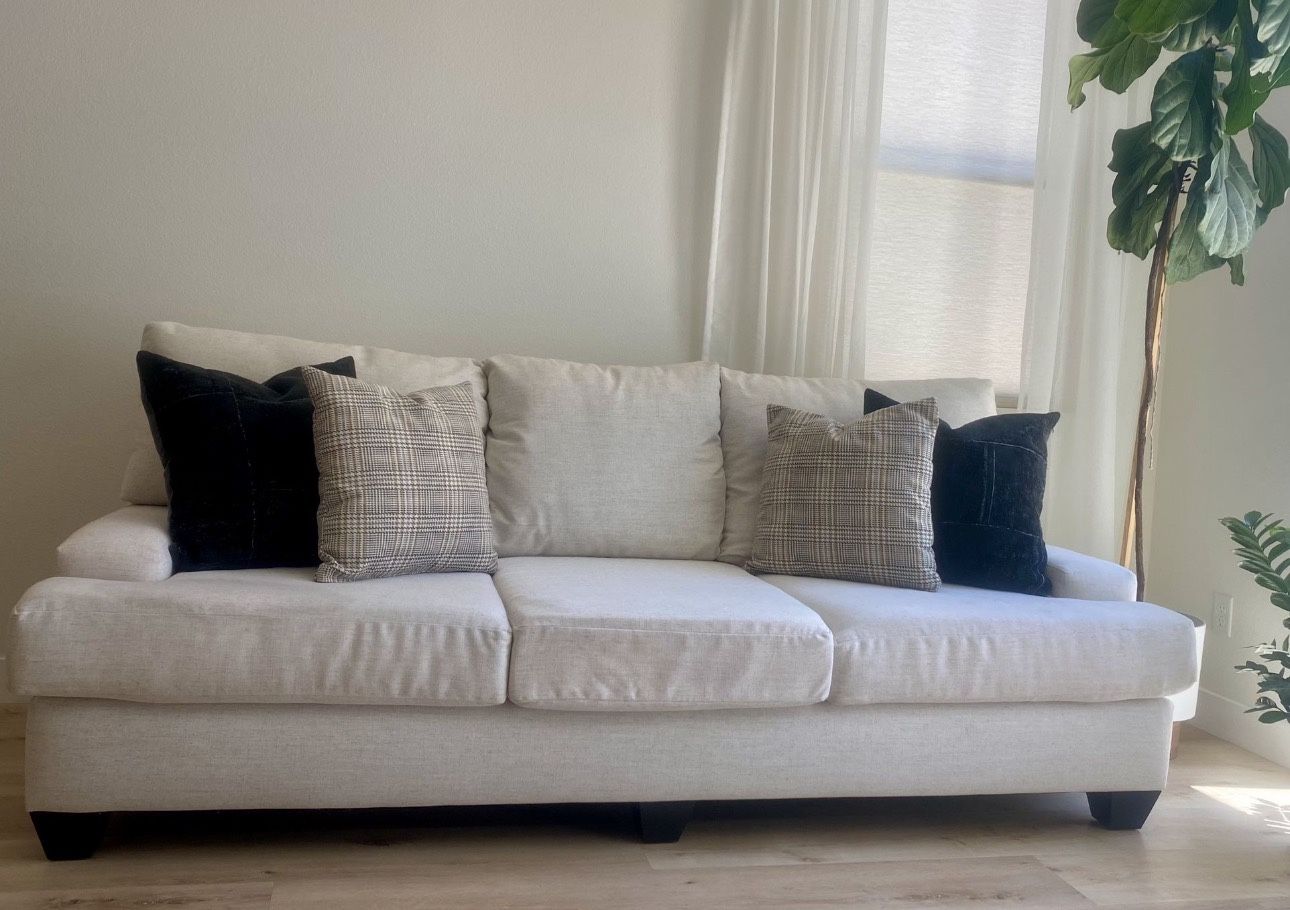 Couch - Cream/white/ Linen
