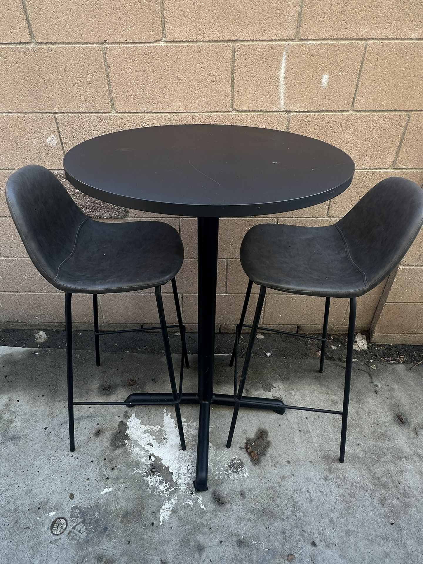 Bar Table And Chairs 