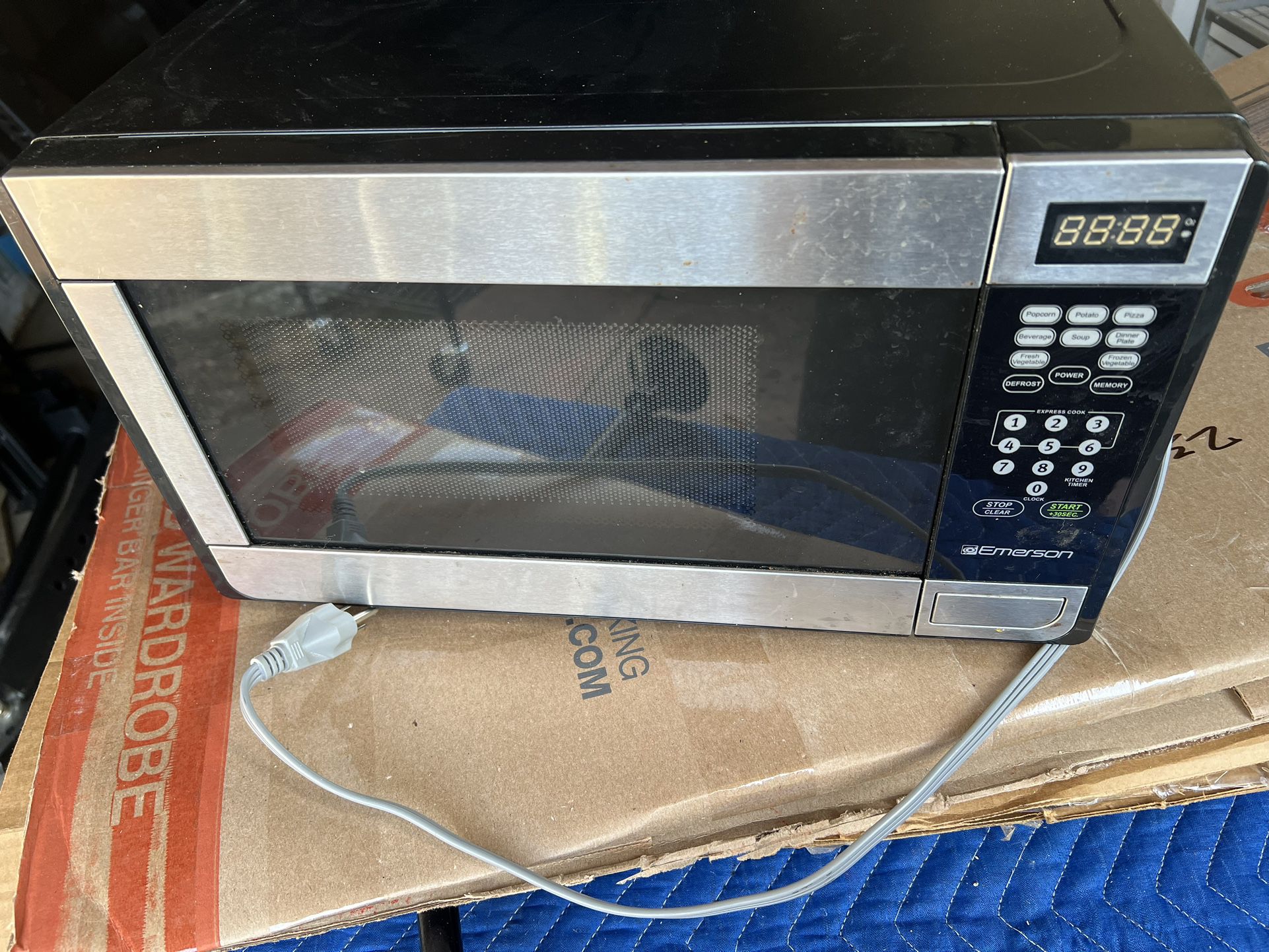 Small Microwave (700W)