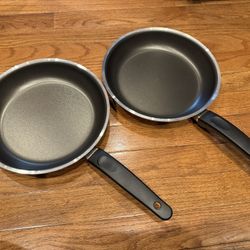 New 2X Frying Pans 9.5” Purchased And Washed But Never Used $10 For Both Cash At Pickup In Apex