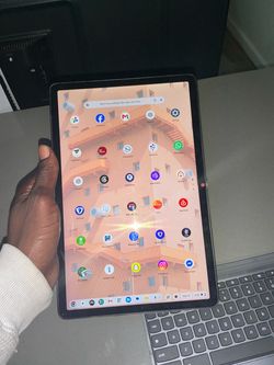 Lenovo dual touchscreen , deattable keyboard