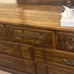 Dresser With Mirror