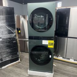 LG - 4.5 Cu. Ft. HE Smart Front Load Washer and 7.4 Cu. Ft. Electric Dryer WashTower with Steam and Built-In Intelligence - Nature Green 