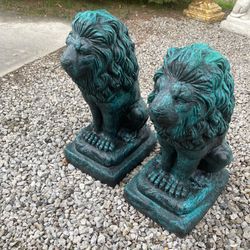 Pair of 2 concrete lion statues 13 x 17 × 29 L. x W x H Measured in inches