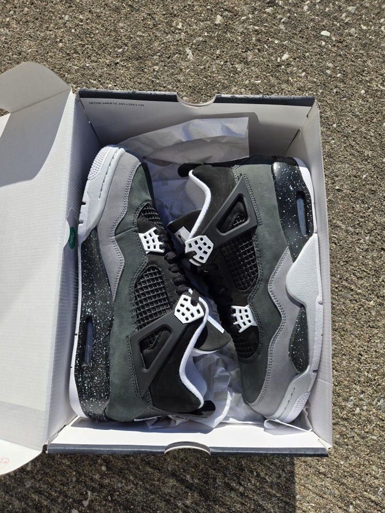 New Jordan 4 Fear Pack Sizes: 4.5 5.5 9.5 105 11 11.5 12 13 14 (Pick Up)