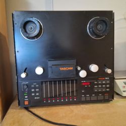TASCAM  TSR-8 REEL TO RELL 1/2" Tape 8-Channel Recorder 