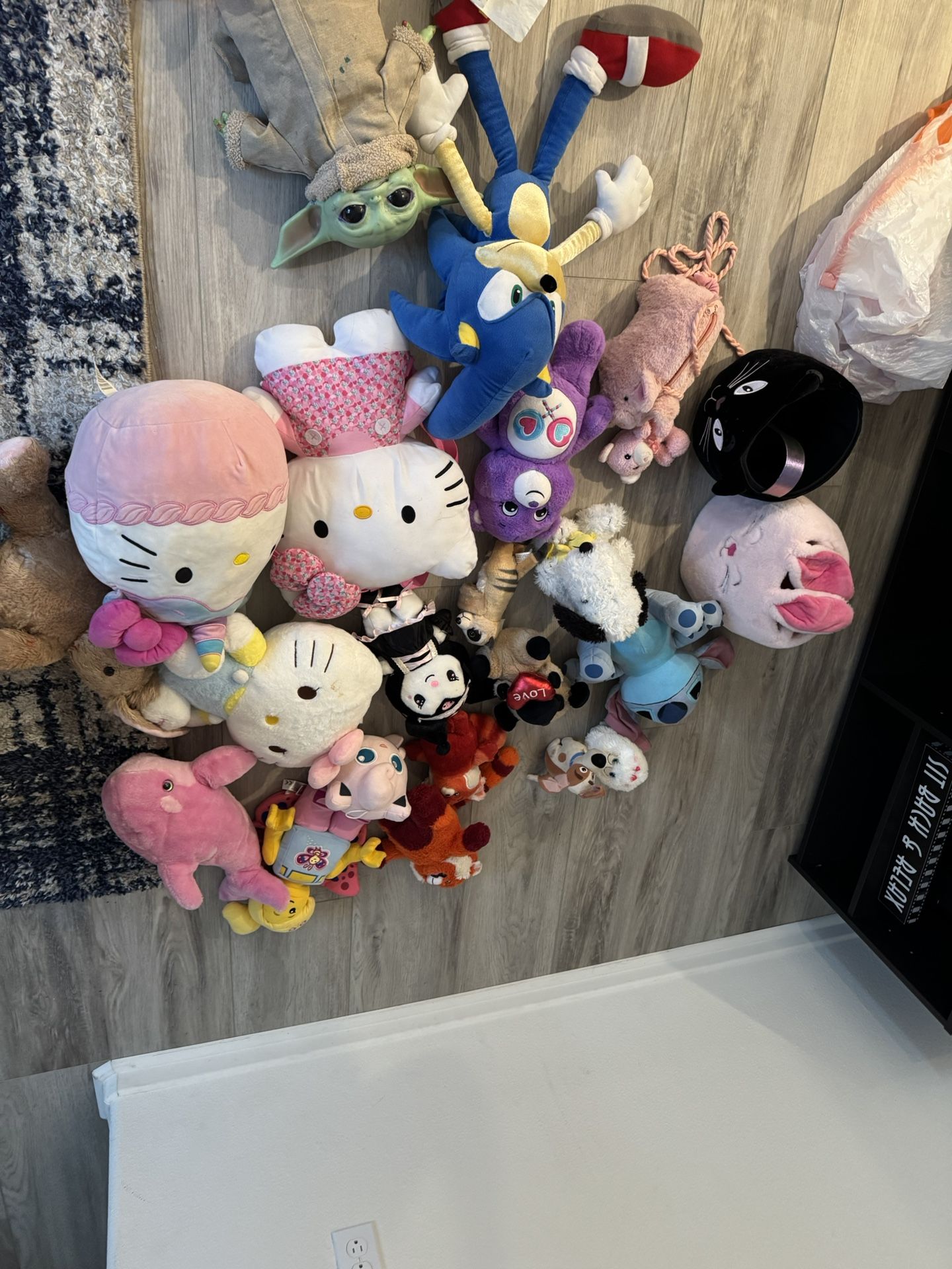 Clothes and Plushies 