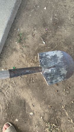 Round Point digging Shovel