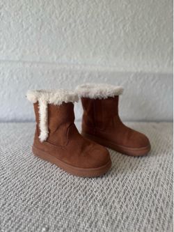OshKosh B'gosh Faux Fur Lined Boots Size 12