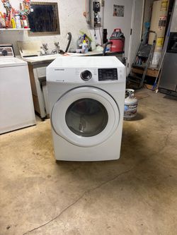 Samsung gas dryer in very good working condition.