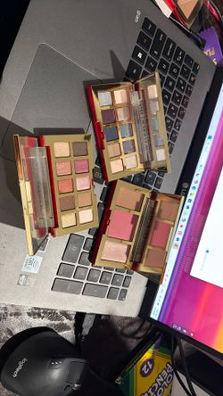 Esteem Lauder Eyeshadow Sets