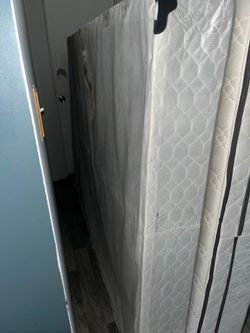 Queen mattress and foundation