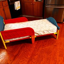 TODDLER BED