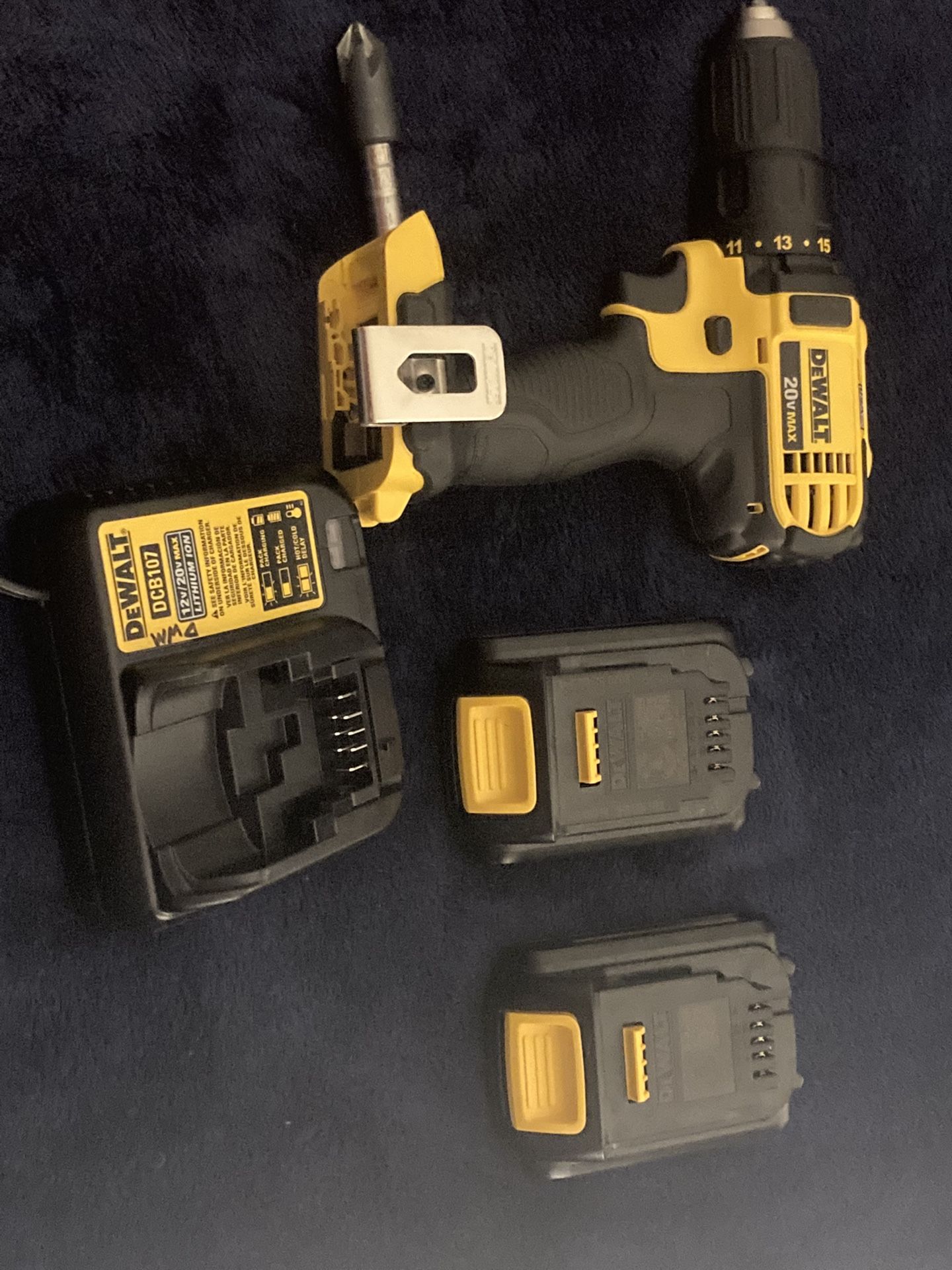 Dewalt 20v Max Drill 2 Batteries And Charger