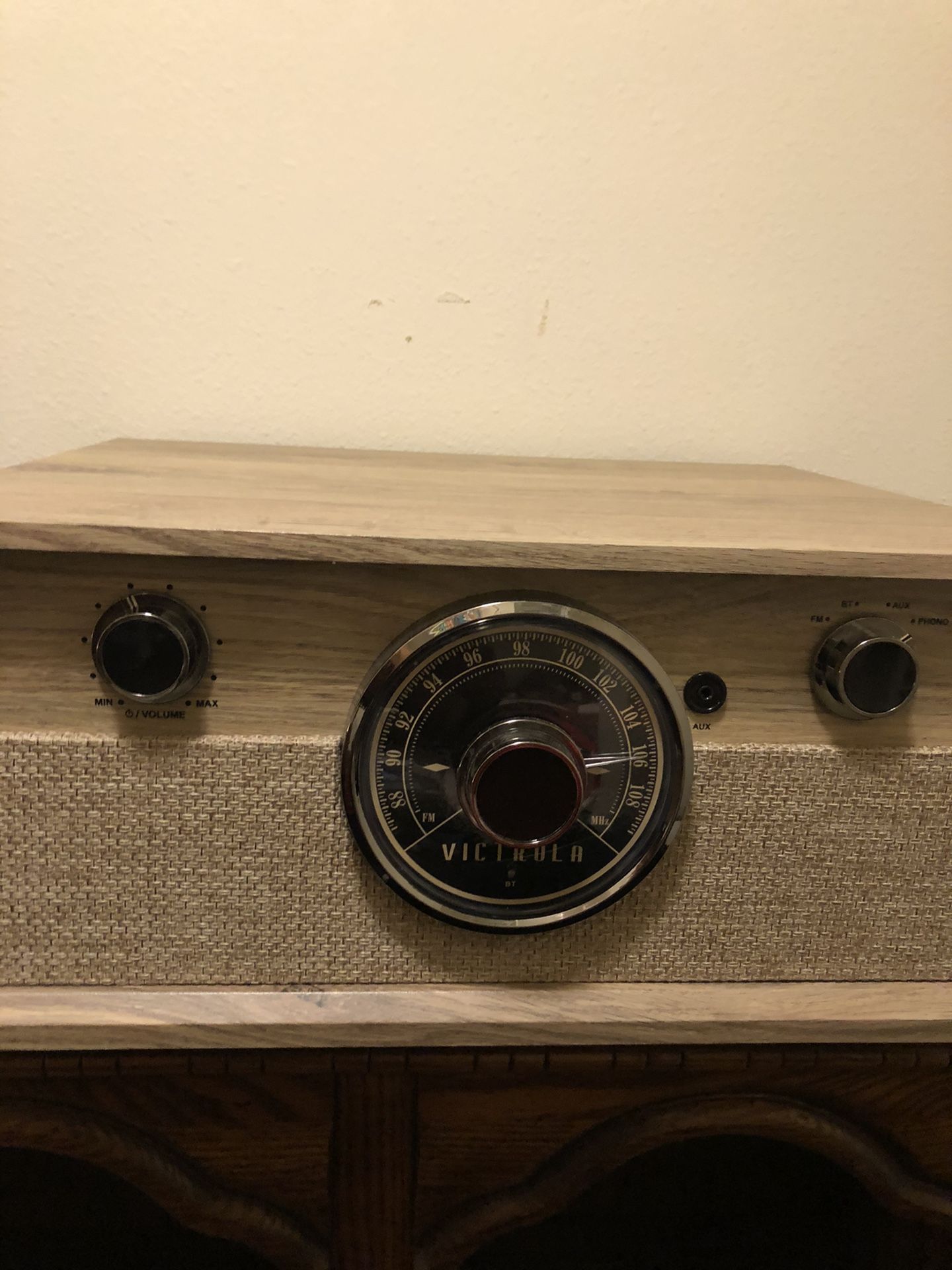 Victrola 4-in-1 Cambridge Farmhouse Modern Bluetooth Turntable with FM Radio, Farmhouse Oatmeal