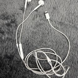 Apple Wired Ear Buds with lightning jack!