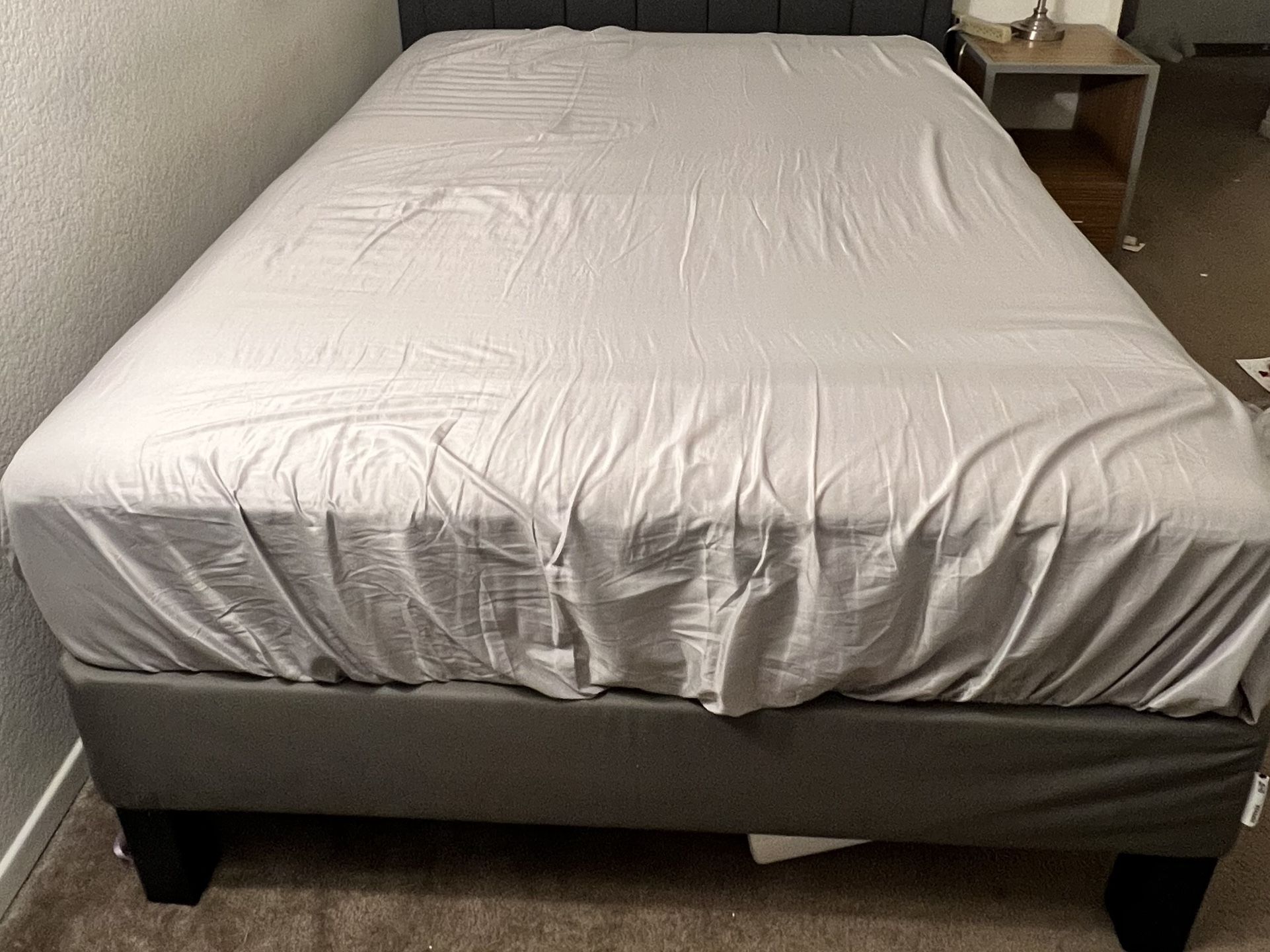 Bed + mattress