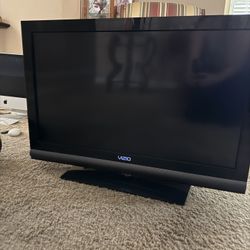 Vizio 32” Flat Screen TV – Powers On, Easy Fix for the Right Buyer