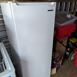 Thomson Upright Freezer (6.5 cu. ft.)