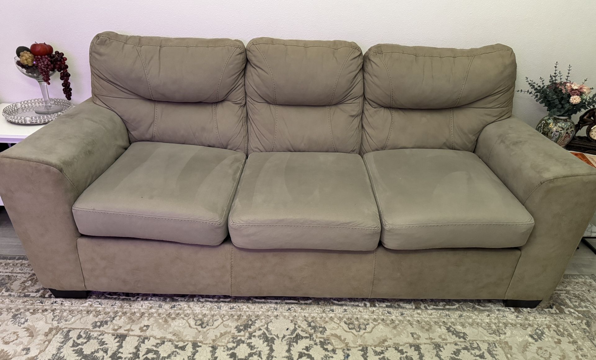 Couch/ Sofa