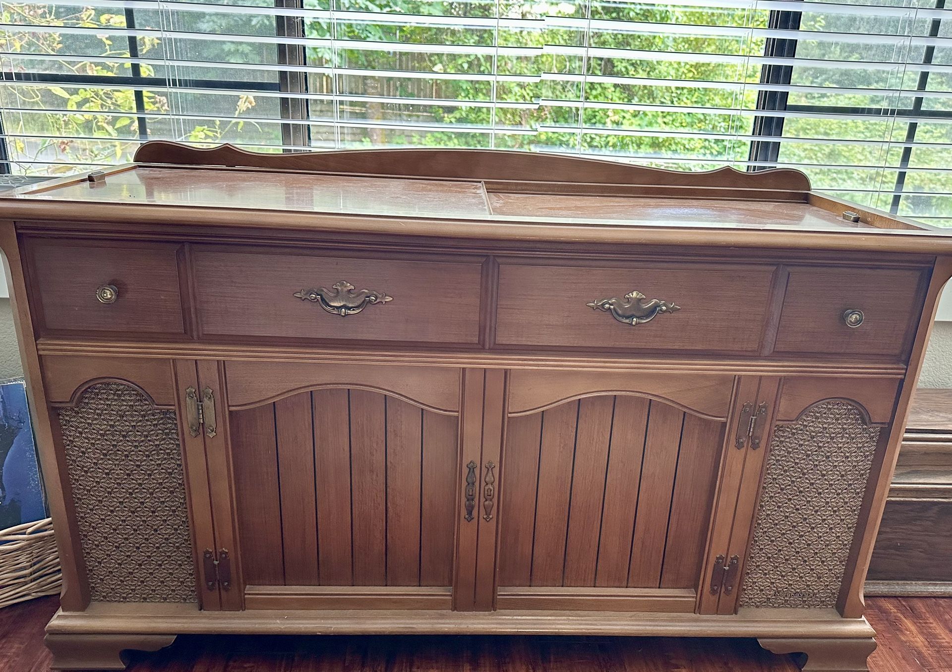 Magnavox Record Player With Radio