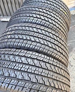 Set 255/65-17 Goodyear con el 80% de vida