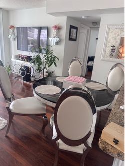 Dining table set