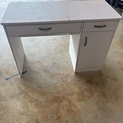 White desk/vanity