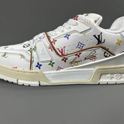 Fashionable Sneakers 