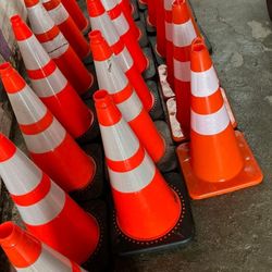 28 Inch Traffic Cones 