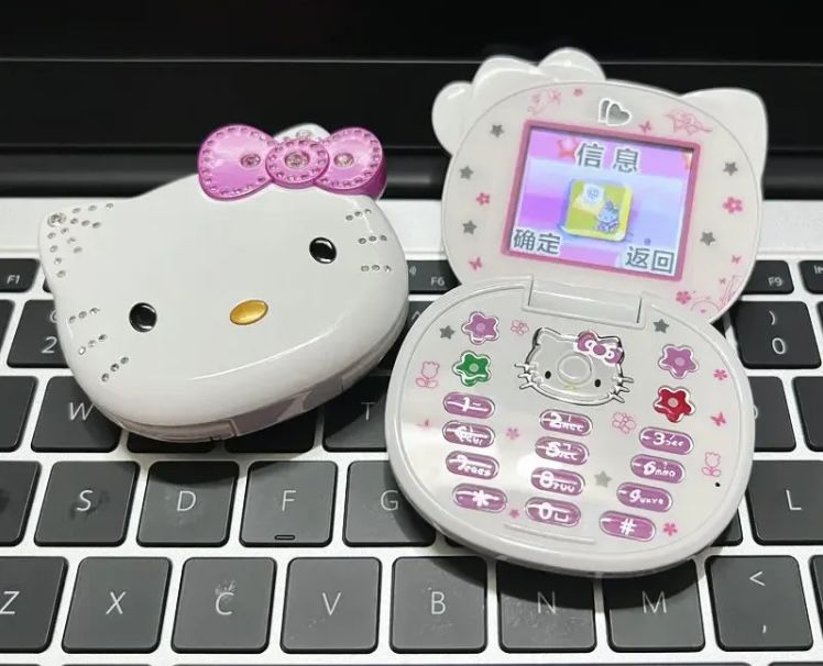 White Hello Kitty Cellphone!!!
