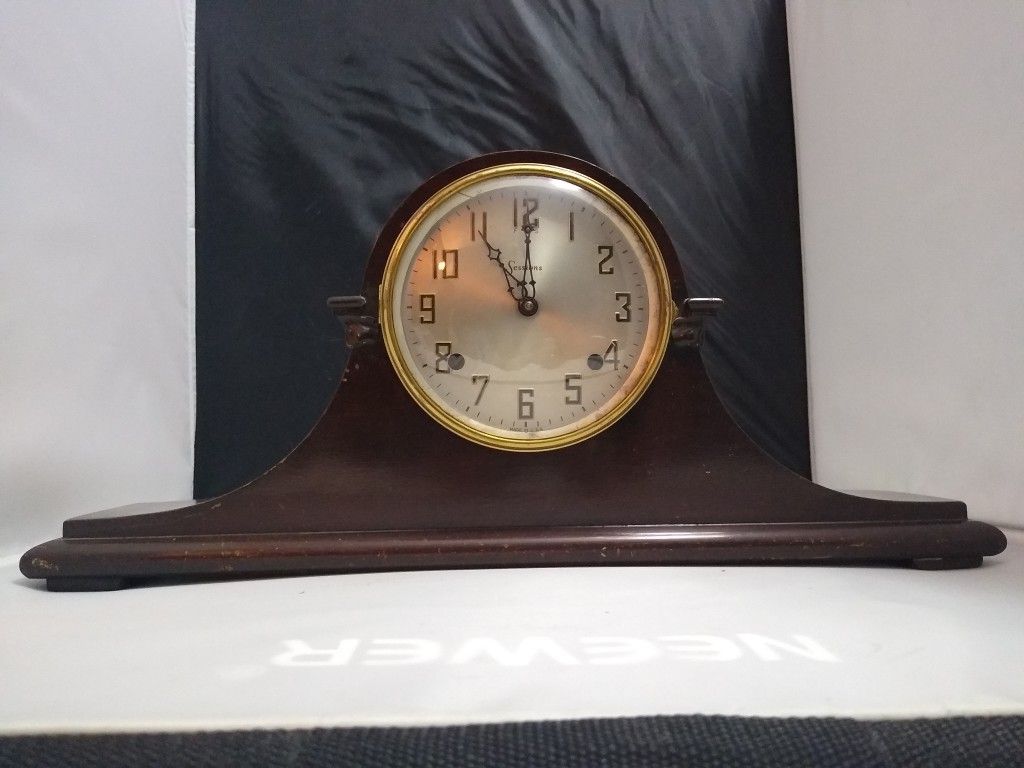 Antique/ Vintage Sessions 8 Day Mantle Clock (Working) NEGOTIABLE 