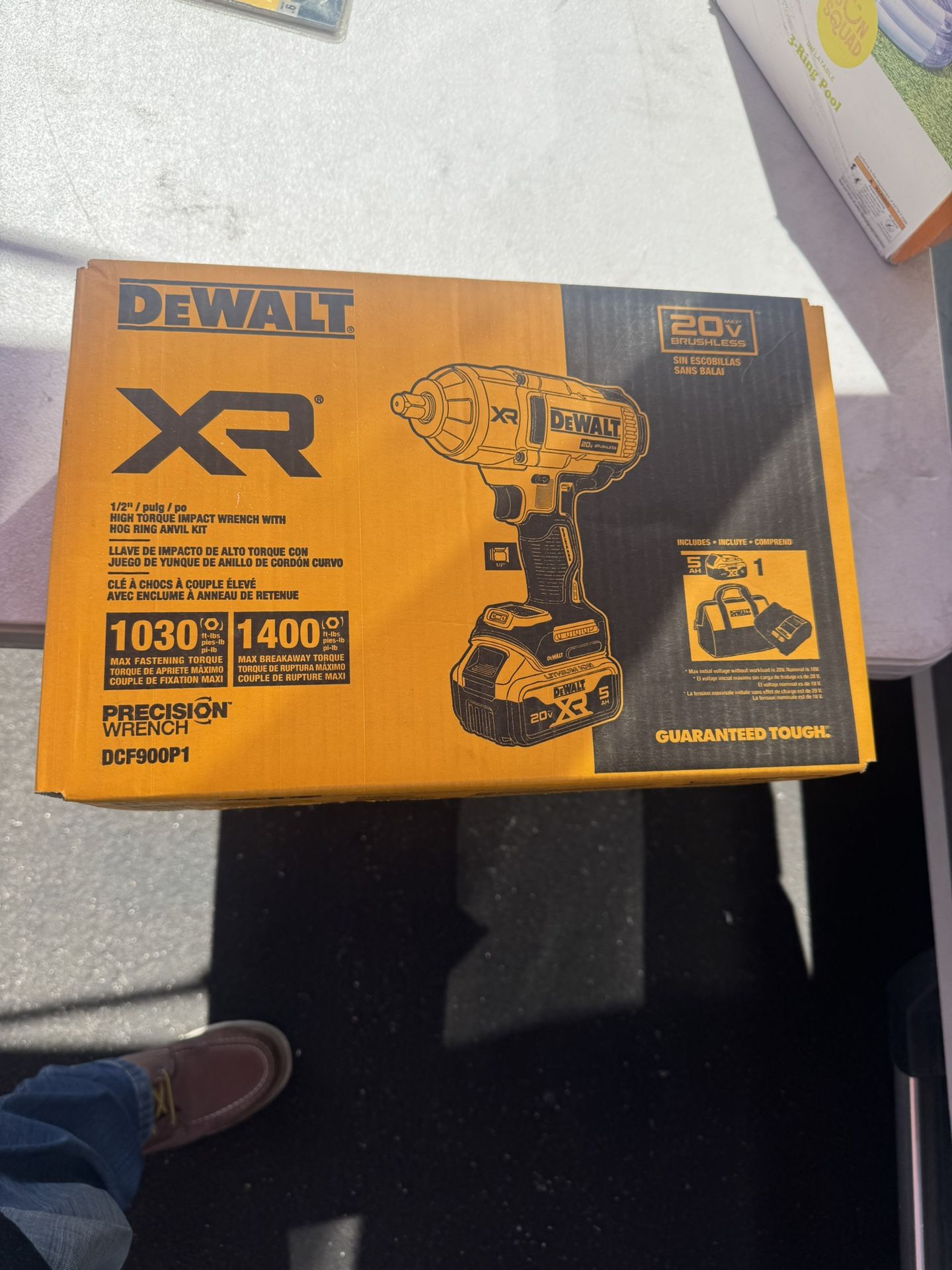 DEWALT 20V MAX Lithium-Ion Cordless 1/2 in. Impact Wrench Kit