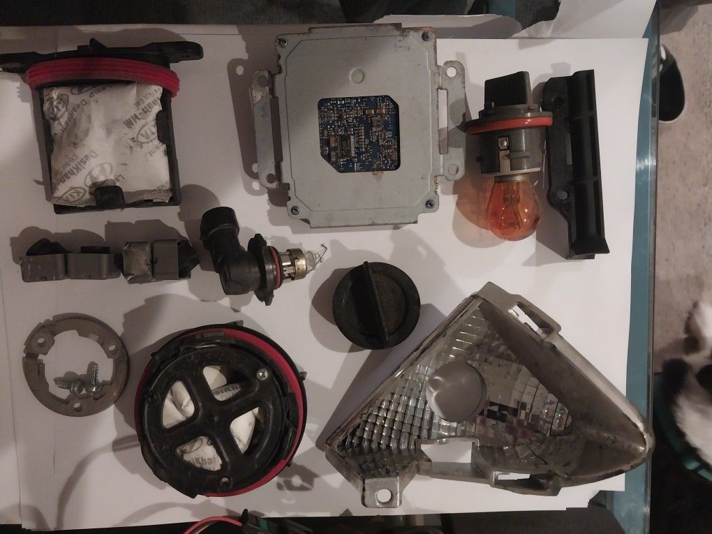 2020 Veloster Headlight Components