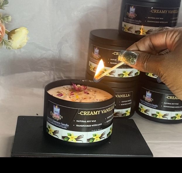 Creamy Vanilla Scented Candle- 8 Oz