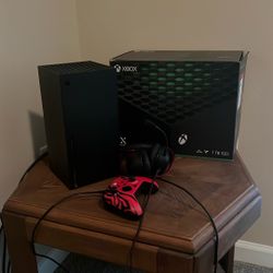 1 T Xbox Series X , Incudes Original Box And Package. Wired Ctrl