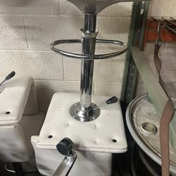 4 Matching Adjustable Modern Bar Stools (white)