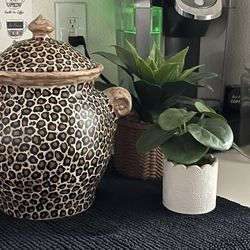 Beautiful HAND PAINTED Leopard Print Jar With Kid🐆🌿🐆🌿