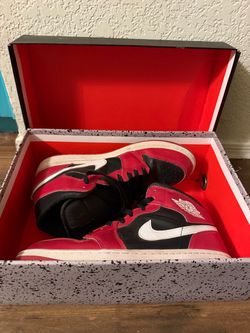 Air Jordan 1 Retro High Red Black size 10 Sneakers